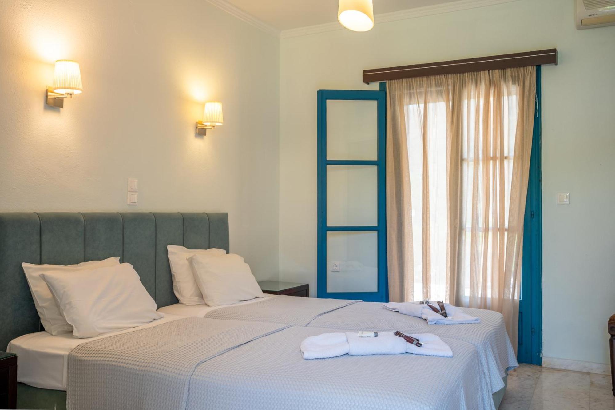 Karavostasi Beach Hotel Пердіка Екстер'єр фото