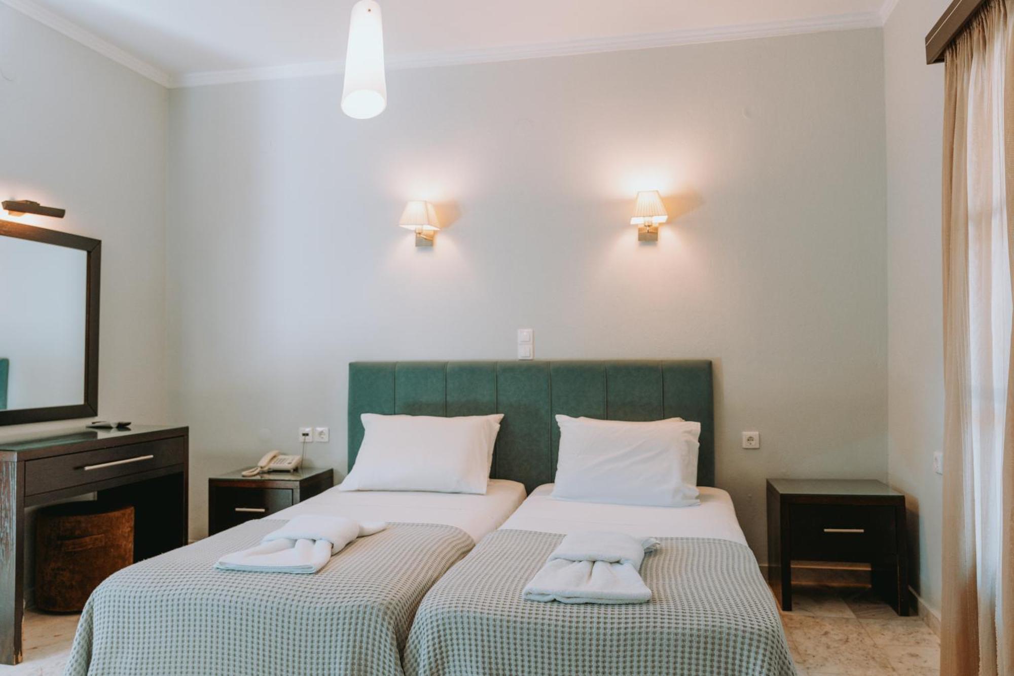 Karavostasi Beach Hotel Пердіка Екстер'єр фото