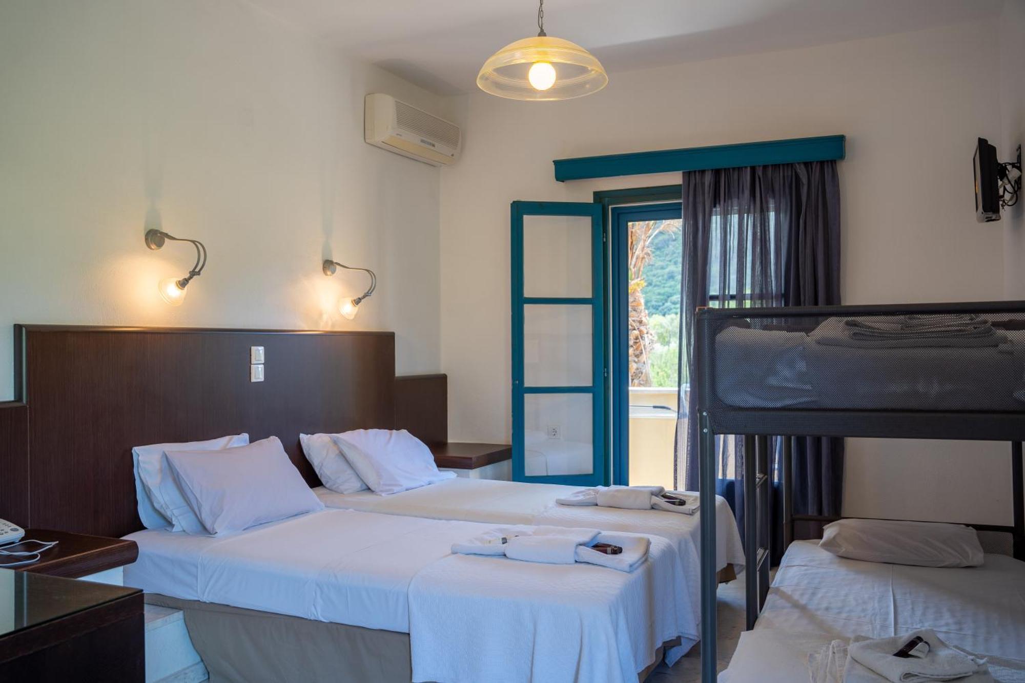 Karavostasi Beach Hotel Пердіка Екстер'єр фото
