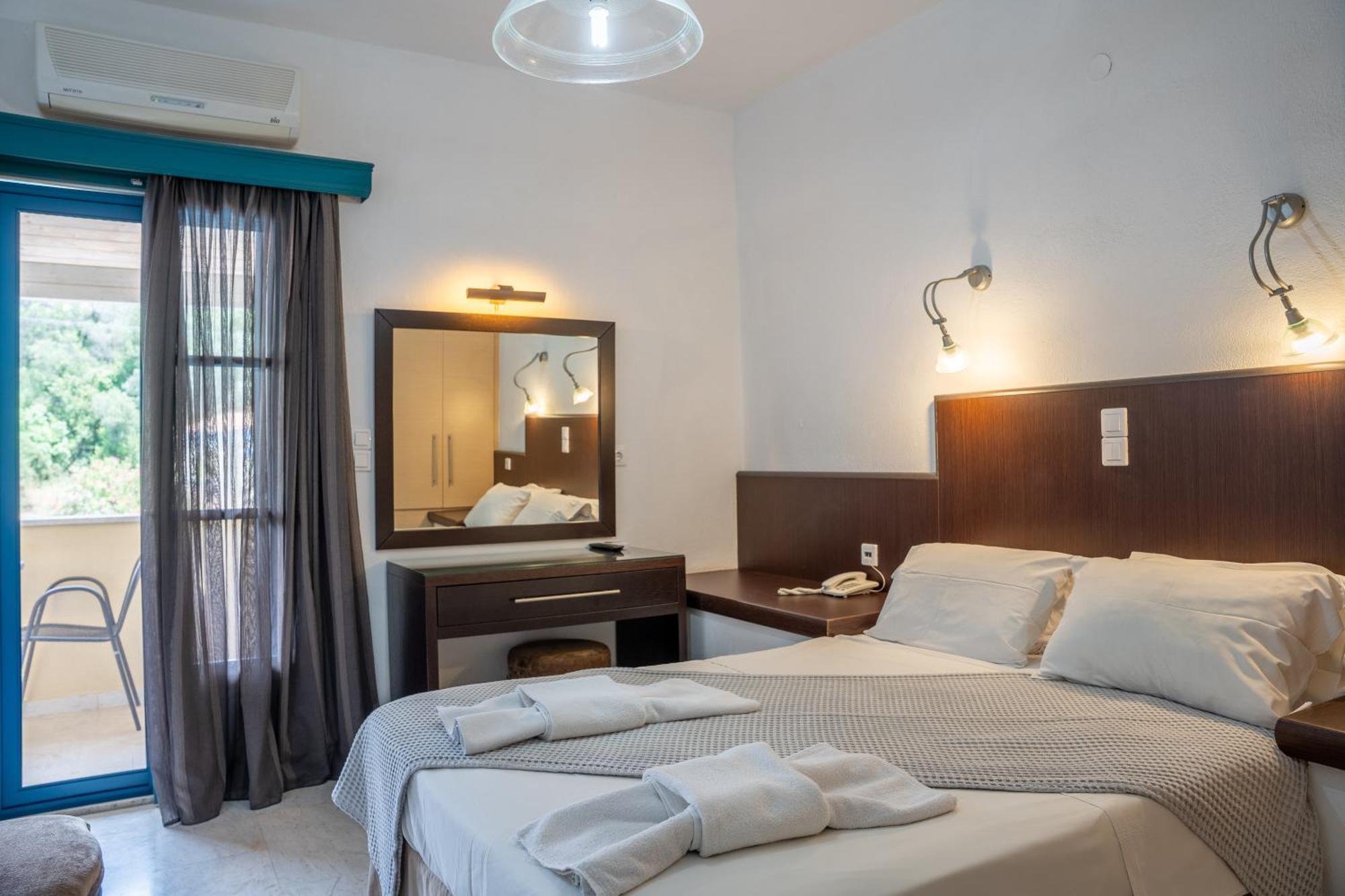 Karavostasi Beach Hotel Пердіка Екстер'єр фото