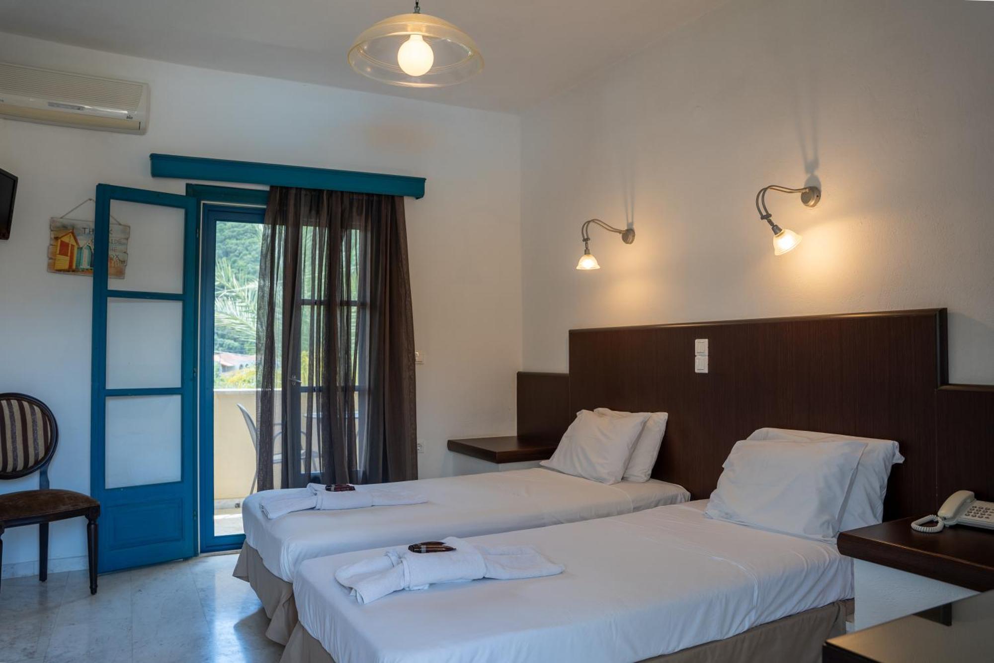 Karavostasi Beach Hotel Пердіка Екстер'єр фото