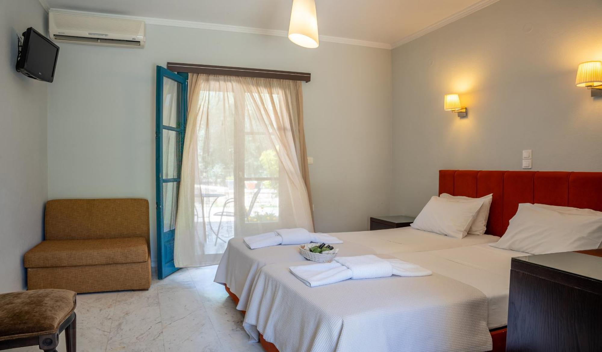 Karavostasi Beach Hotel Пердіка Екстер'єр фото
