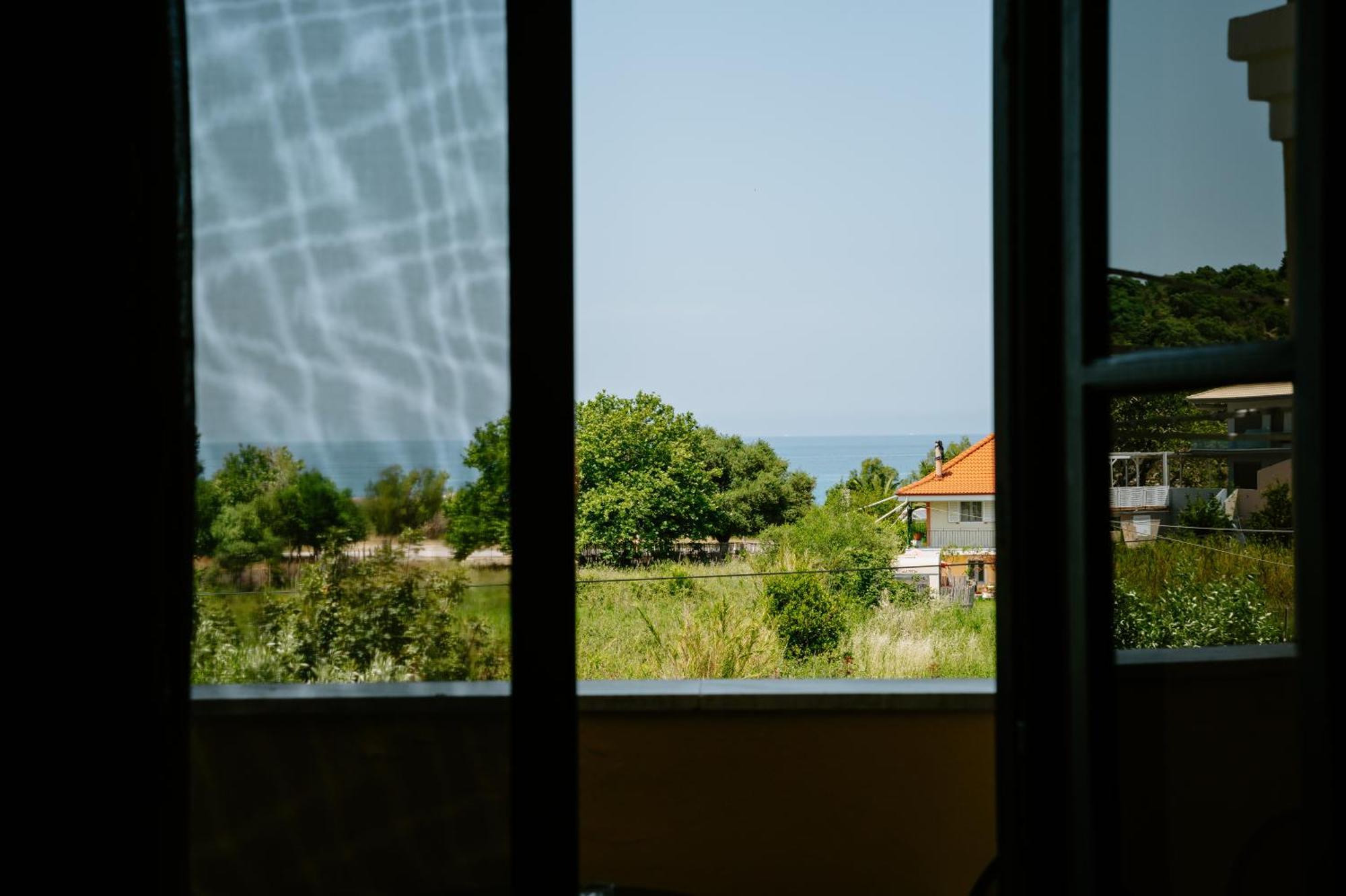 Karavostasi Beach Hotel Пердіка Екстер'єр фото
