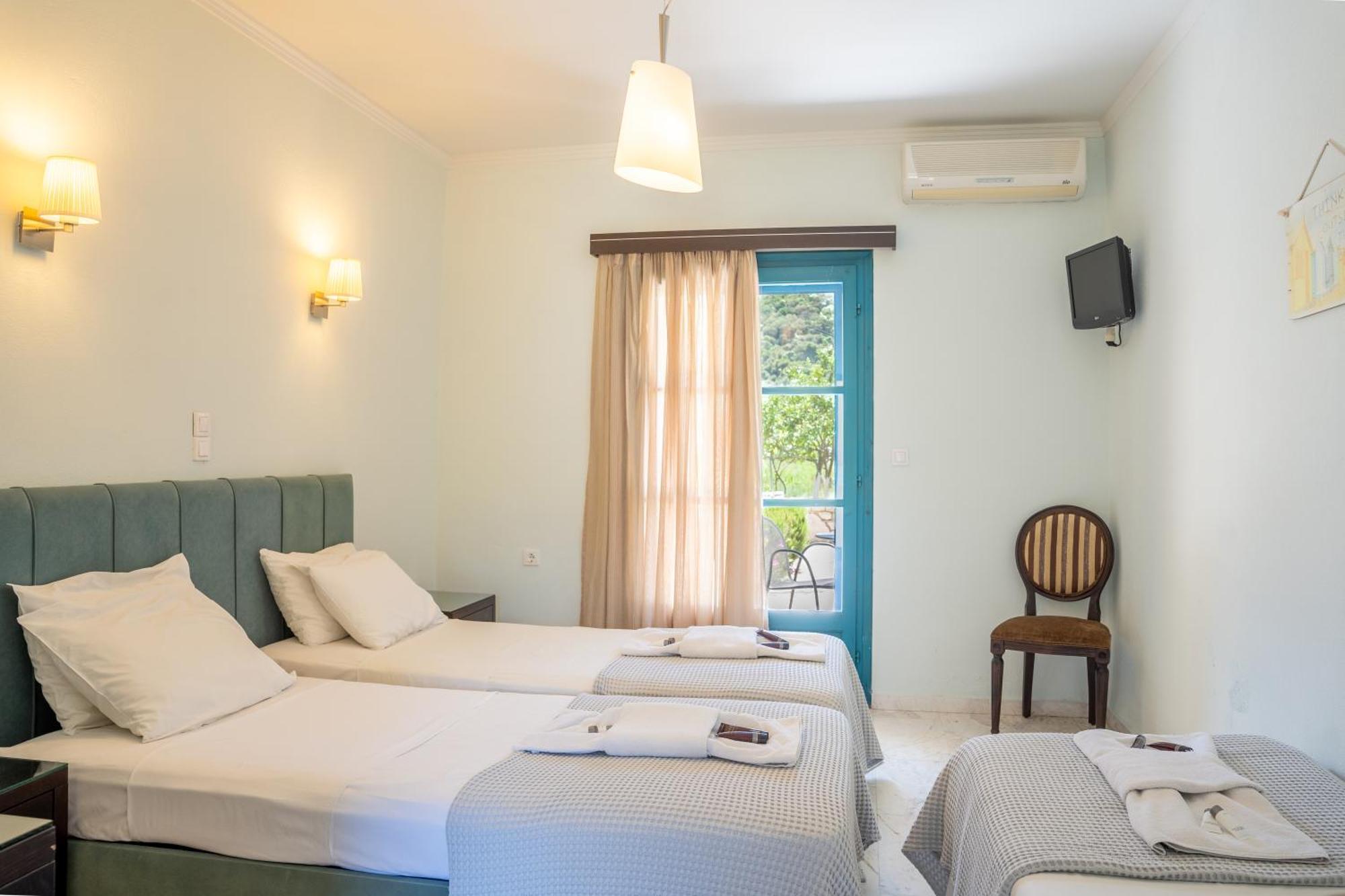 Karavostasi Beach Hotel Пердіка Екстер'єр фото